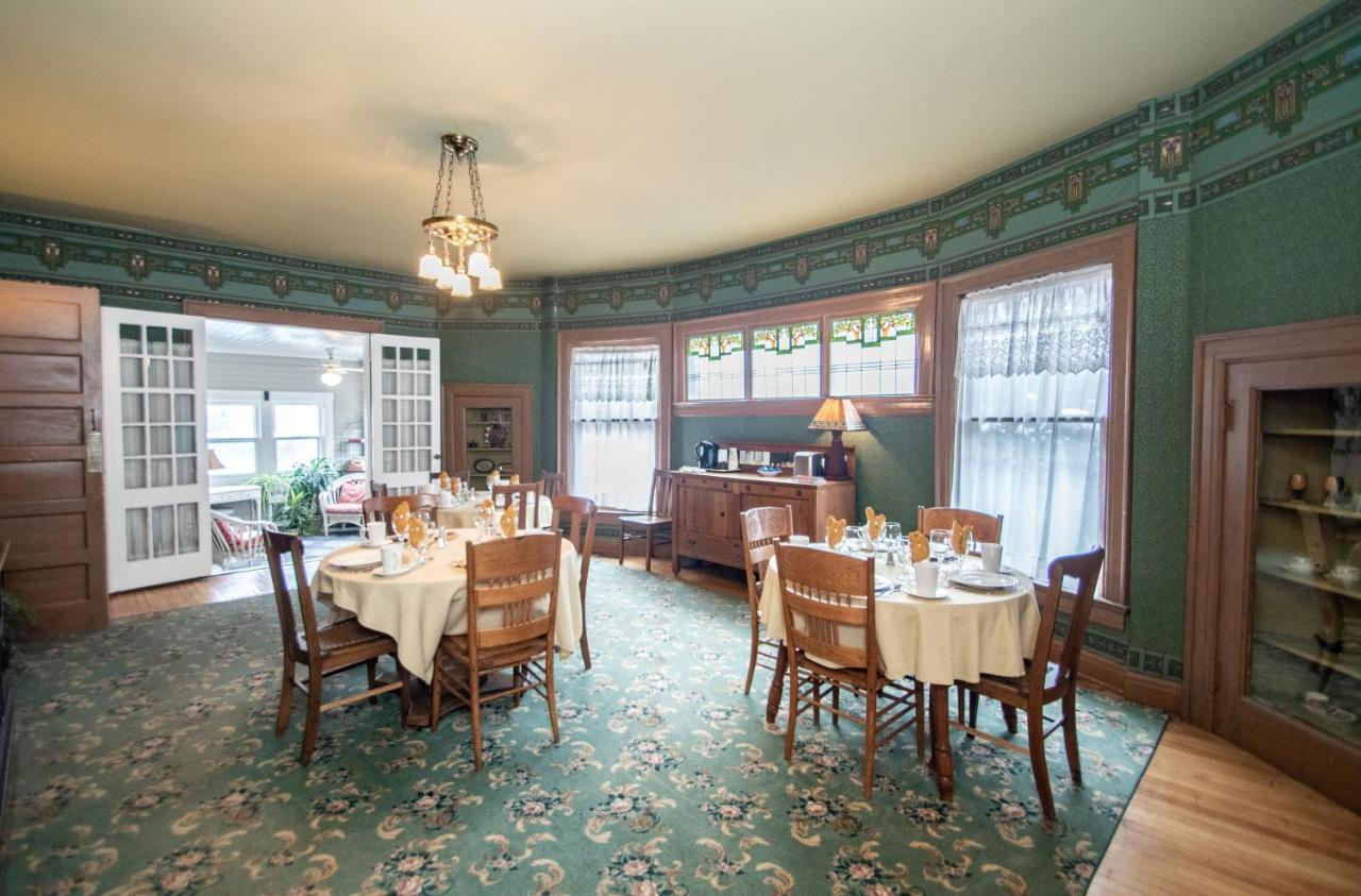 Looking Glass Inn Indianapolis Exterior photo